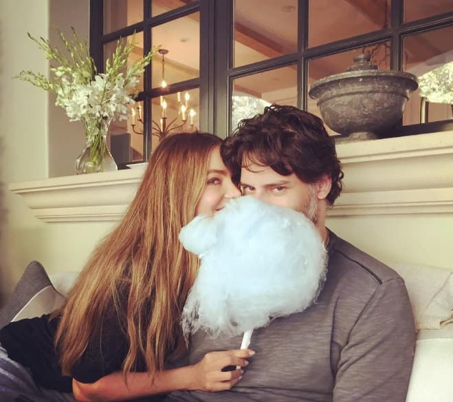 Ellos dos lo saben muy bien, pues además les fascinan las golosinas, una vez se dejaron ver comiéndose un dulce y esponjoso algodón de azúcar.