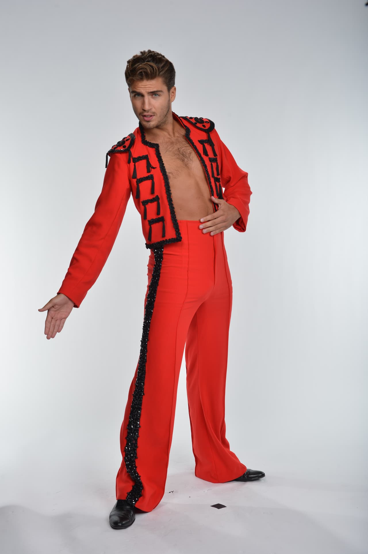 Maxi Iglesias es un actor, modelo y presentador español. Es protagonista de la serie 
<i>Ingobernable</i> de Netflix.