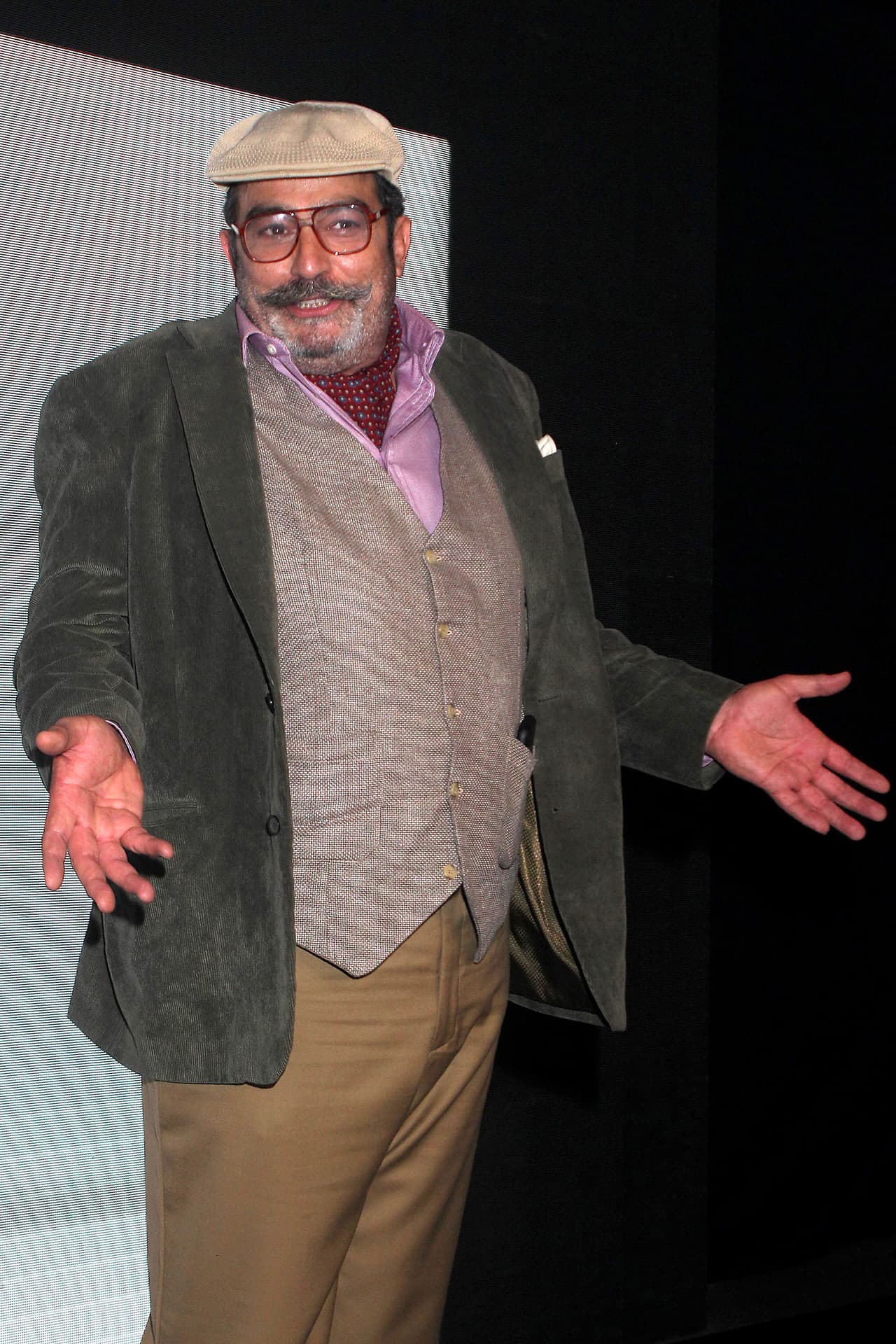 Pero, con la confirmación de que se unió al reparto, también vino una advertencia por parte del productor, Nicandro Díaz, que le hizo recordar la que años atrás le hizo su médico: le pidió que bajara de peso para lograr darle vida al personaje. 
<br>