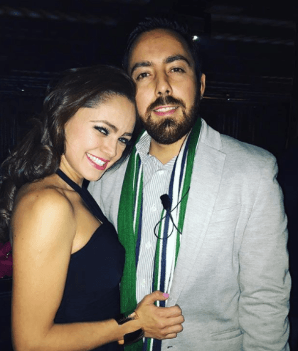 En distintas ocasiones ha derrochado romanticismo con su novio en redes sociales.