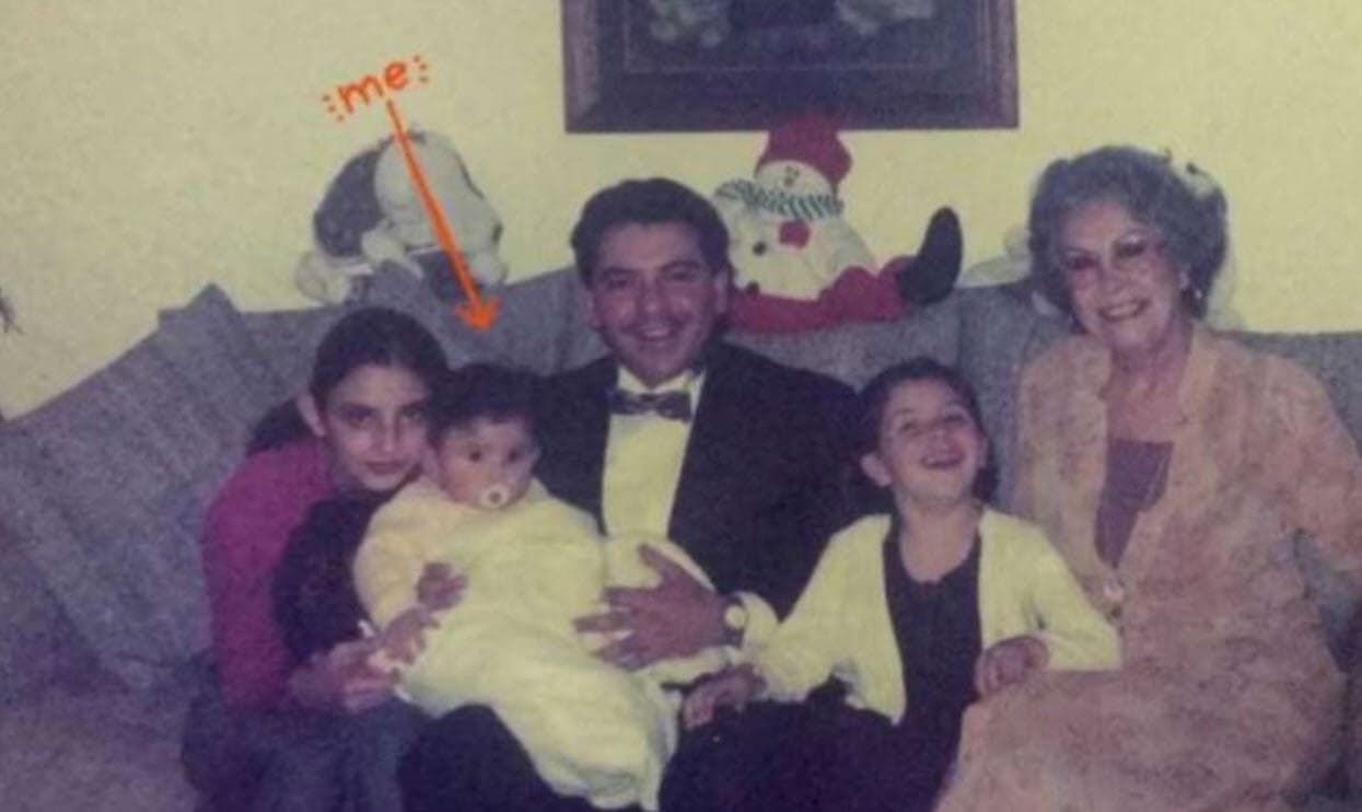 En su cuenta, que tiene unos mil seguidores, se presenta con la siguiente frase: "Bordeando la locura".