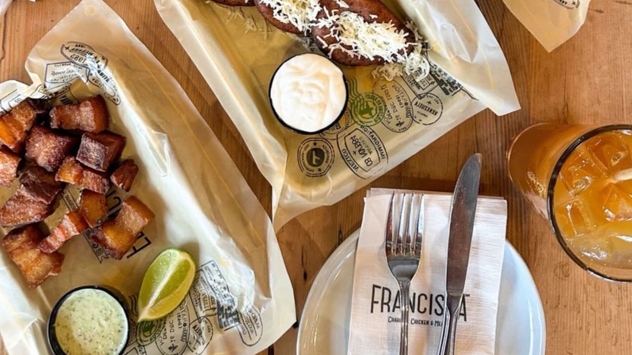 Su éxito se basa en la pasión por la comida latina, la conexión con la comunidad y la promoción en redes sociales.