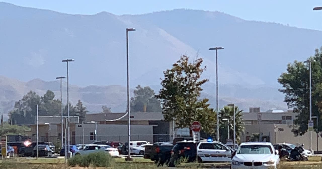 El Colegio Mount San Jacinto estuvo cerrado desde el reporte de un hombre armado a las 9:27 am de este miércoles.