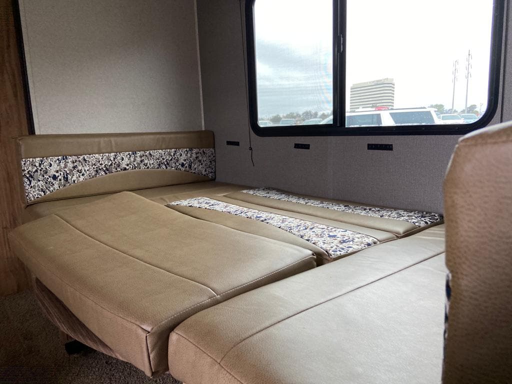 California necesita construir alrededor de 180,000 nuevas unidades de vivienda cada año para cumplir con la demanda de sus casi 40 millones de residentes.