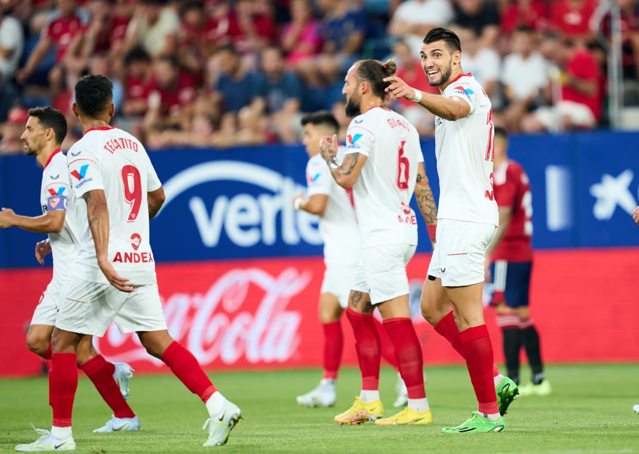 Con un 'Tecatito' Corona muy lúcido, el Sevilla no pudo en su visita al Osasuna que aprovechó un polémico penal para sellar el 2-1 con el que venció al equipo de Julen Lopetegui en El Sadar.