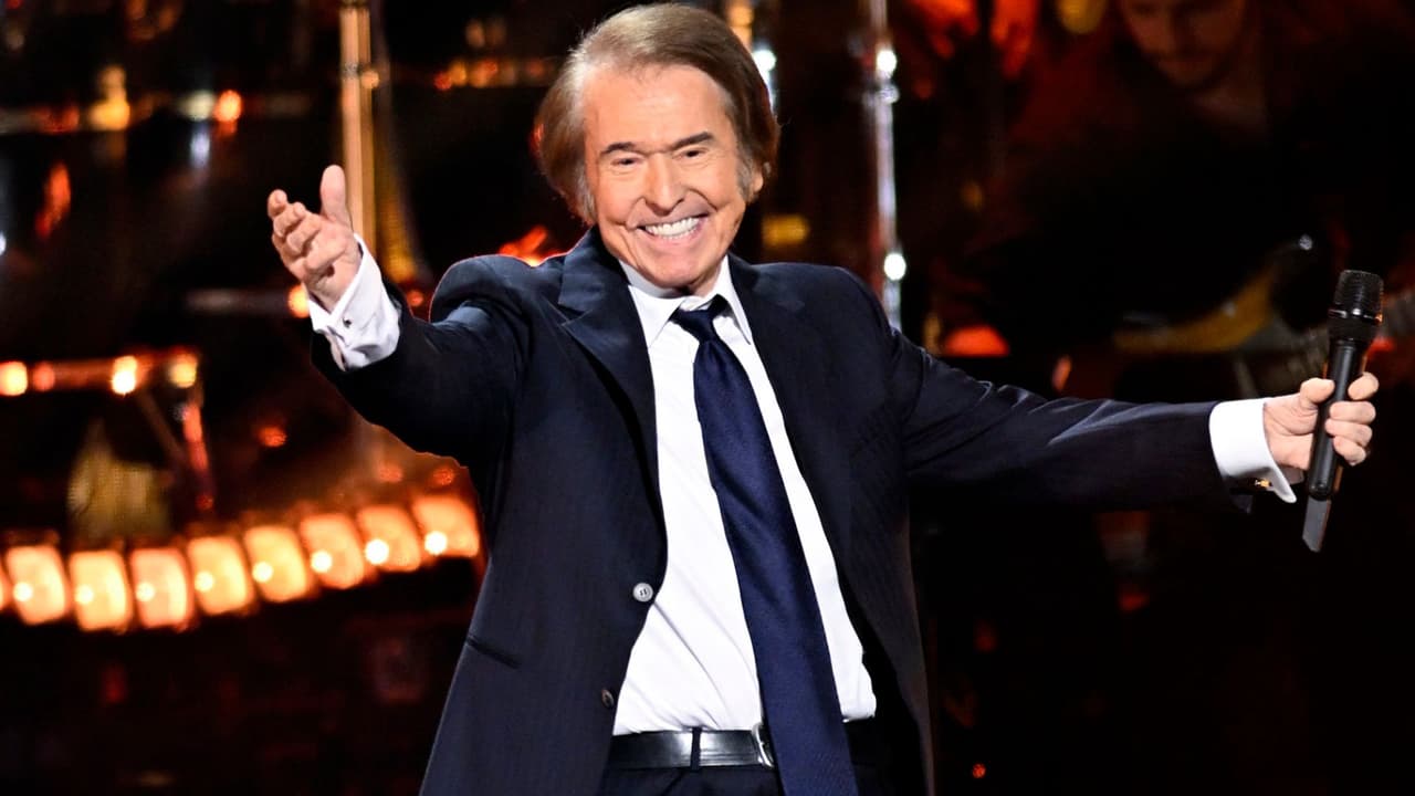 Raphael deleita Latin GRAMMY con sus famosos éxitos 'Qué Sabe Nadie' y 'Mi Gran Noche'