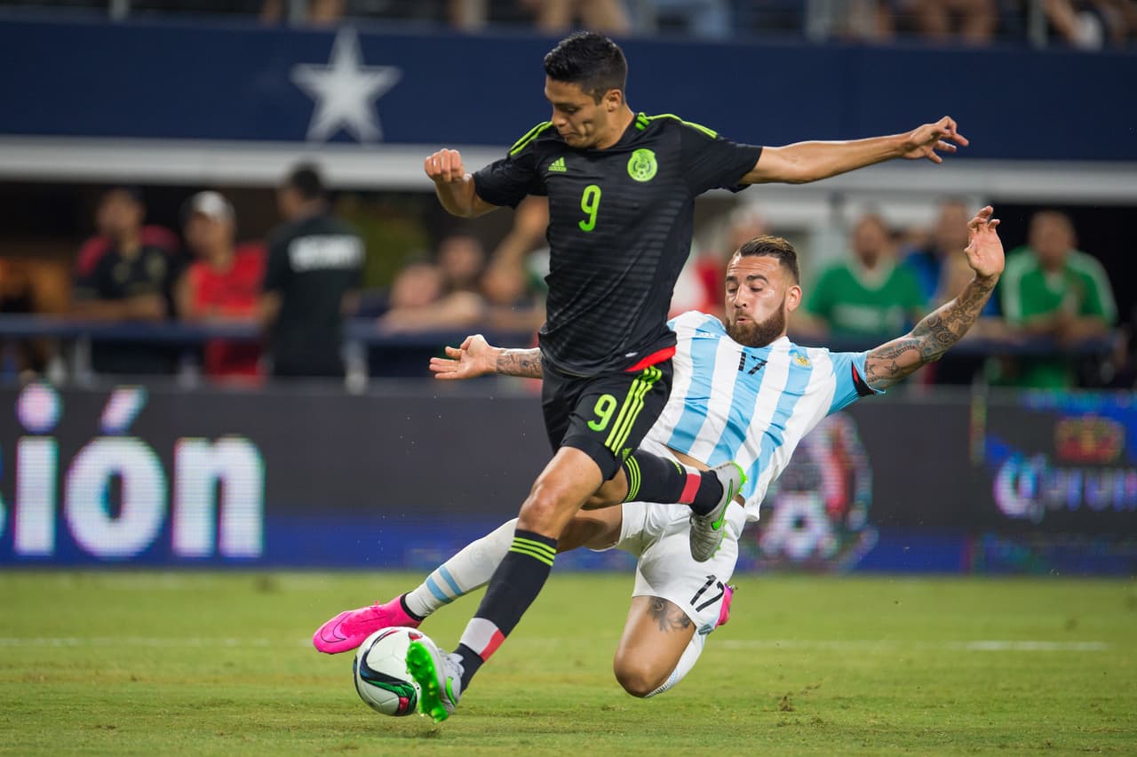 Nicolás Otamendi y Raúl Alonso Jiménez