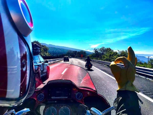 En esa ocasión tuvieron un encuentro con un grupo de motociclistas que comparten el gusto por la misma marca de motos.