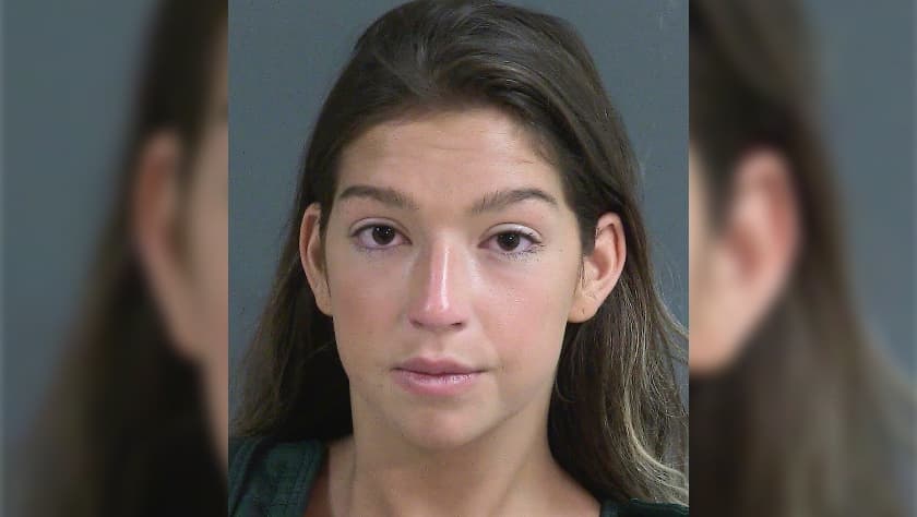 Una conductora ebria a exceso de velocidad choca el carrito de golf de unos recién casados y mata a la novia y deja herido al novio 