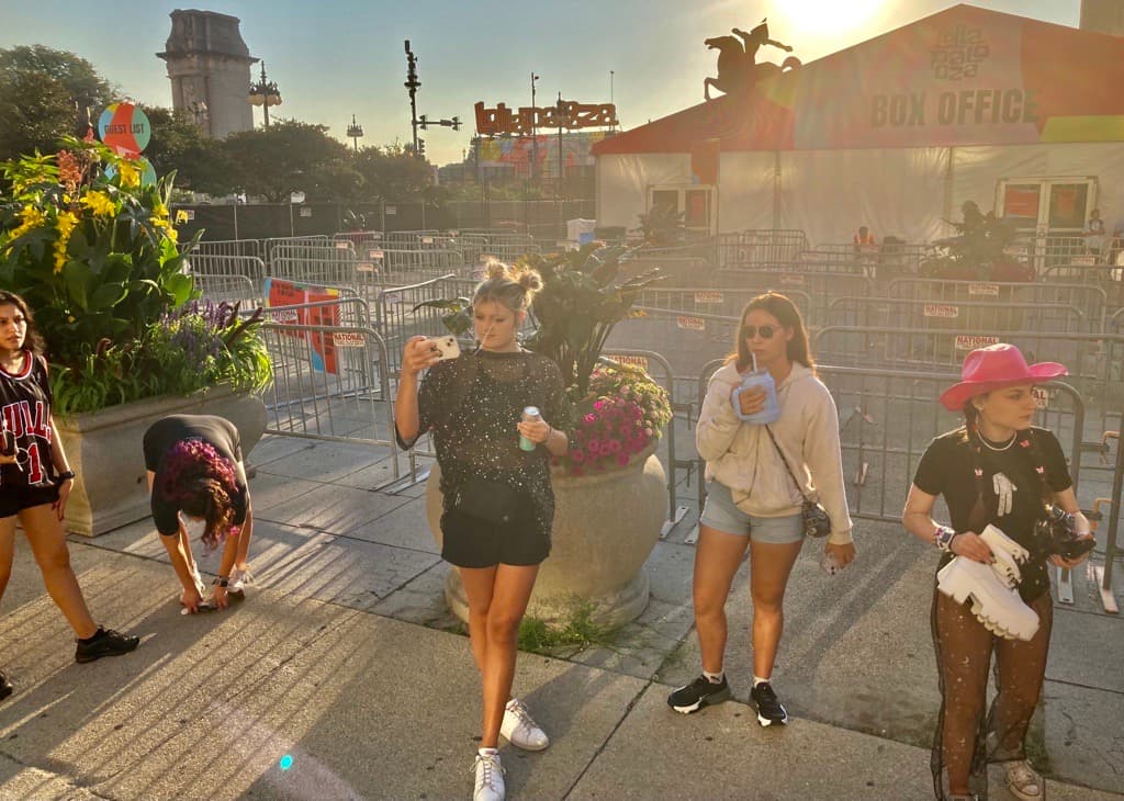 Fánaticos llegaron desde la madrugada al Grant Park.