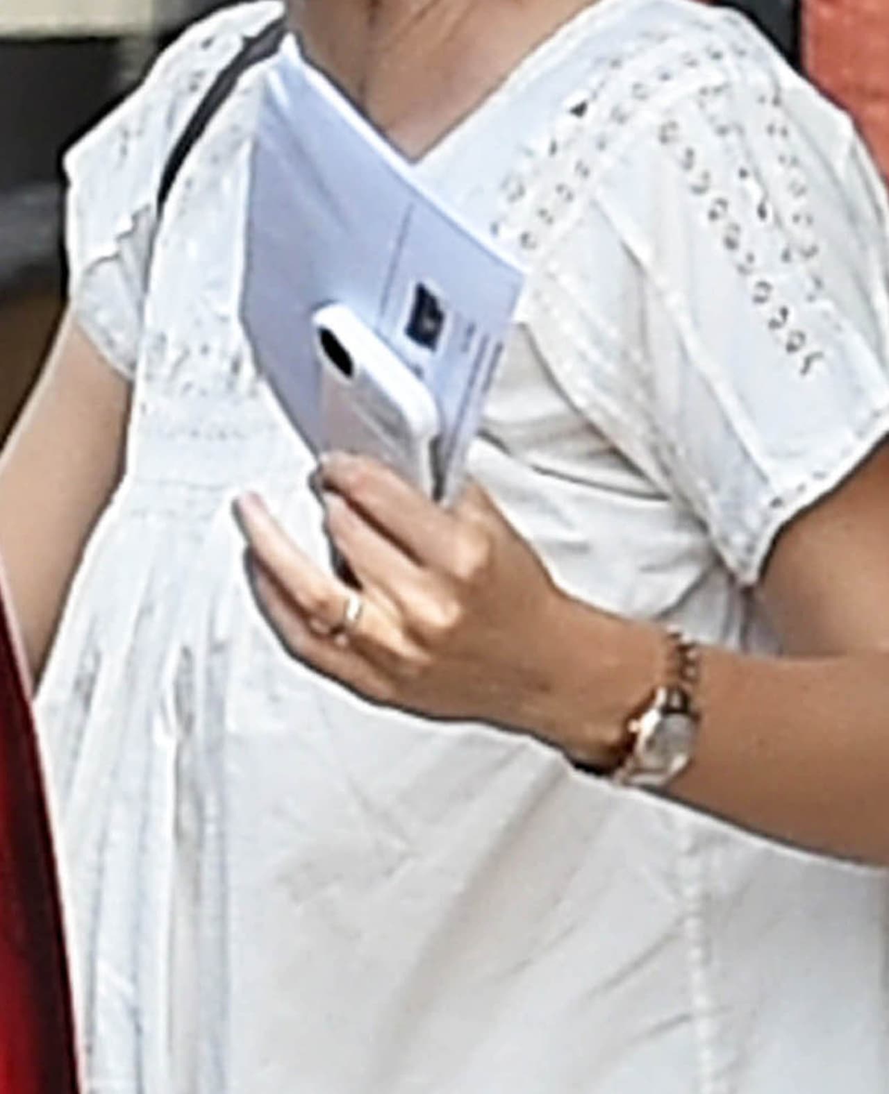 Ben Affleck y Jennifer Garner aún separados, hacen todo para estar con sus hijos. La familia pasó un fin de semana en Atlanta y aún usan sus alianzas de matrimonio.