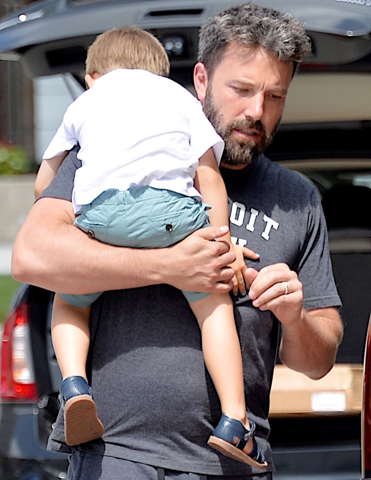 Ben Affleck y Jennifer Garner aún separados, hacen todo para estar con sus hijos. La familia pasó un fin de semana en Atlanta y aún usan sus alianzas de matrimonio.