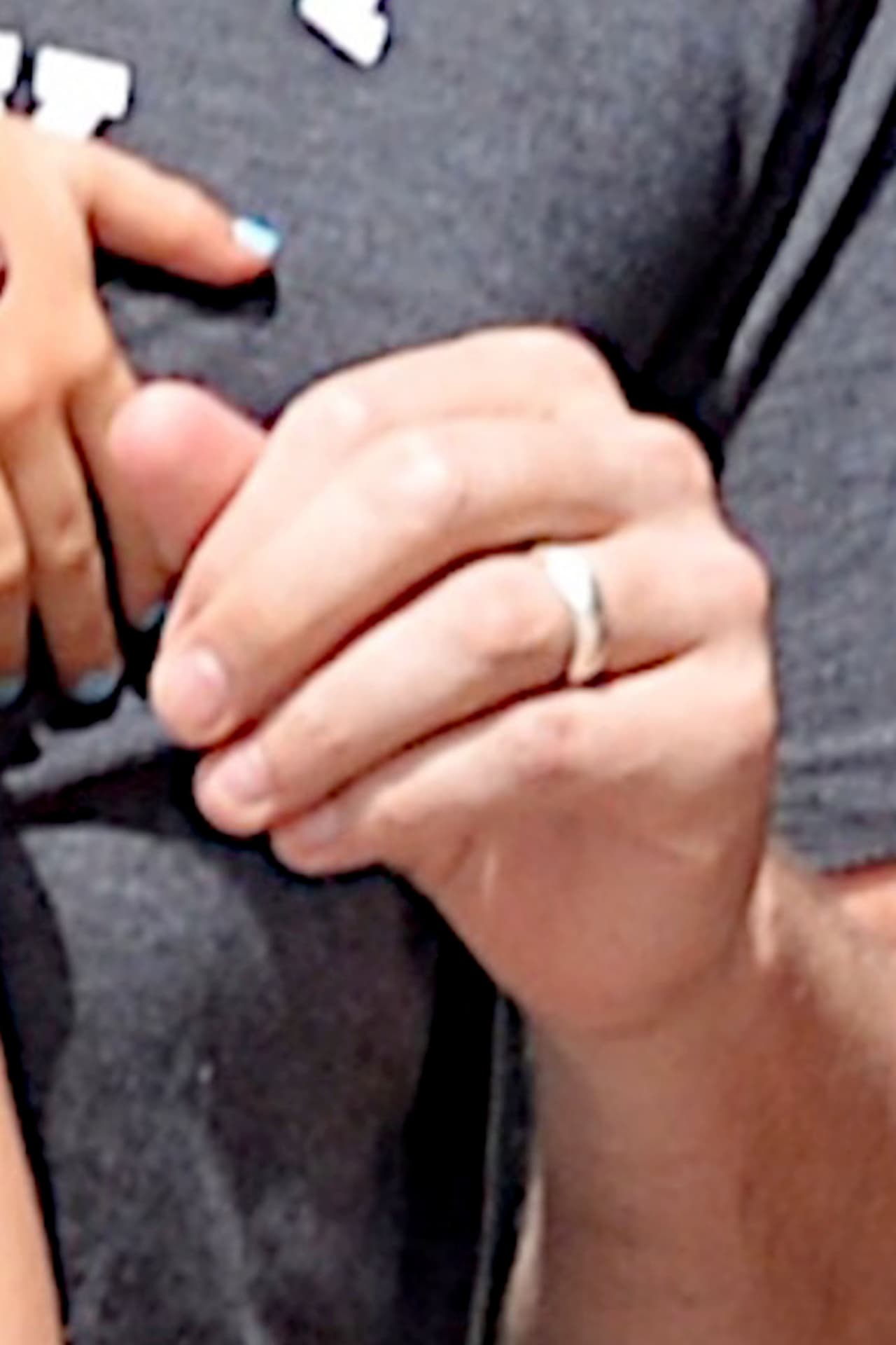 Ben Affleck y Jennifer Garner aún separados, hacen todo para estar con sus hijos. La familia pasó un fin de semana en Atlanta y aún usan sus alianzas de matrimonio.