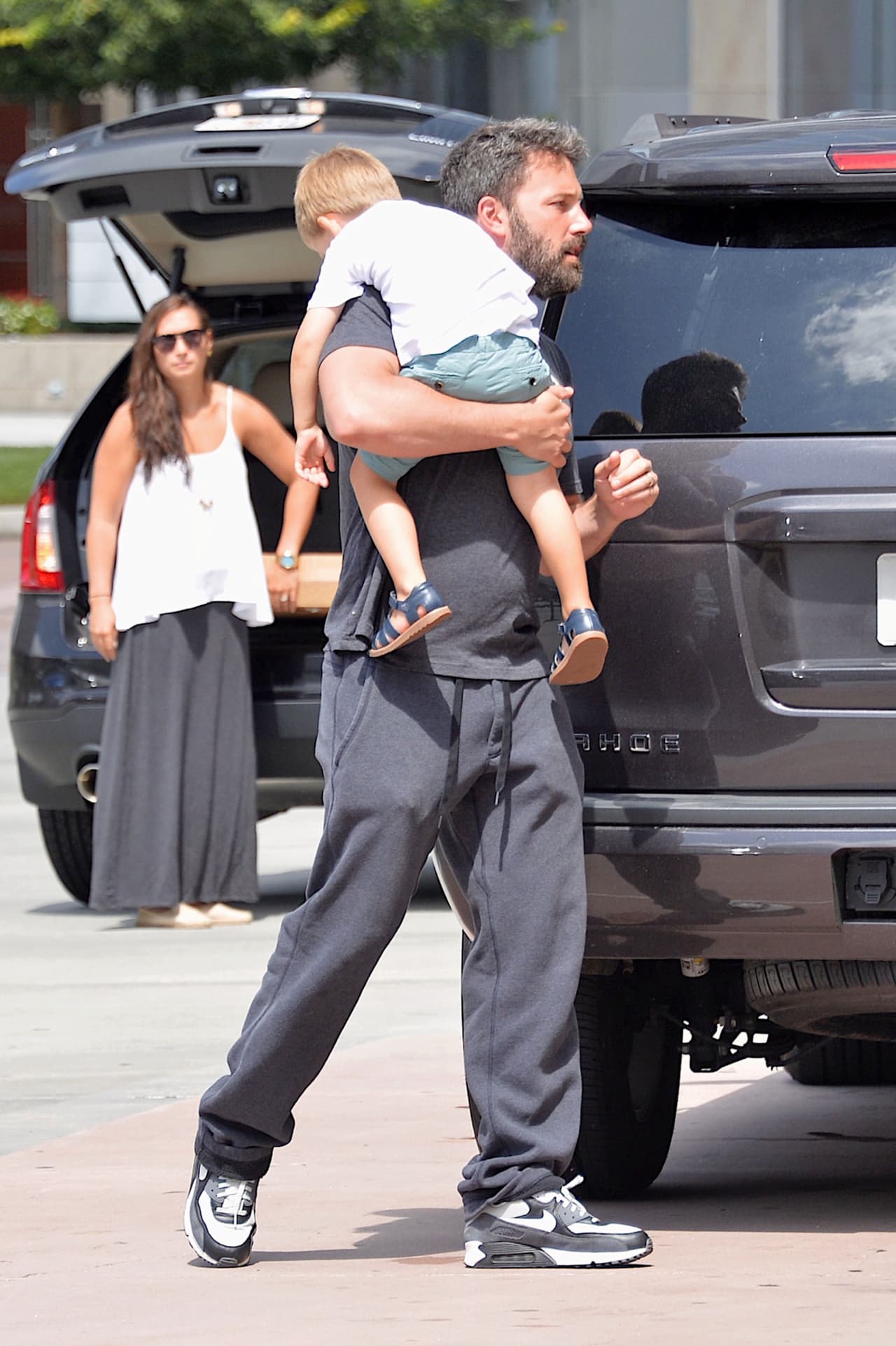 Ben Affleck y Jennifer Garner aún separados, hacen todo para estar con sus hijos. La familia pasó un fin de semana en Atlanta y aún usan sus alianzas de matrimonio.