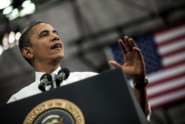 Barack Obama abogó este martes por la "regla Buffett", una redefinición de los criterios fiscales destinado a hacer pagar más a los estadounidenses más ricos, una manera de poner en evidencia al multimillonario Mitt Romney, su probable adversario en la elección presidencial.