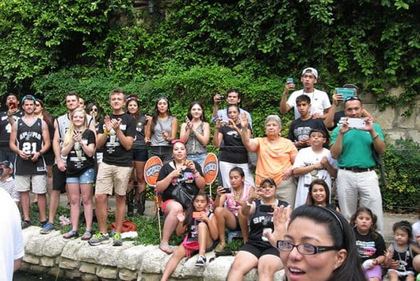 Photos: Spurs Championship Parade 2014 Barges