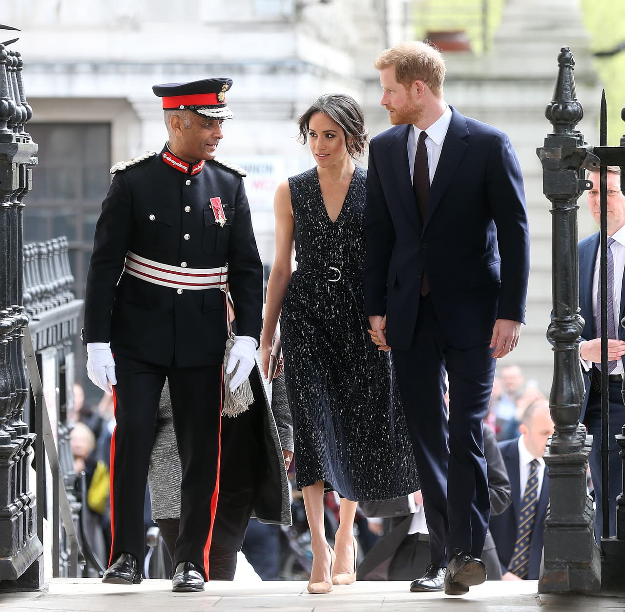 Ese mismo hoyo ya había sido visto en abril de ese mismo año cuando Harry y Meghan acudieron a un evento público en Londres.