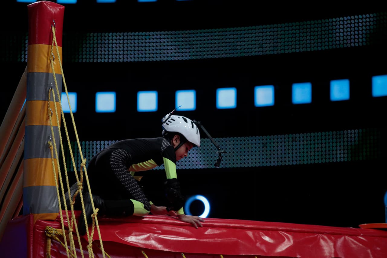 Sergio se enfrentó a las cucarachas y superó el tiempo de Josué.