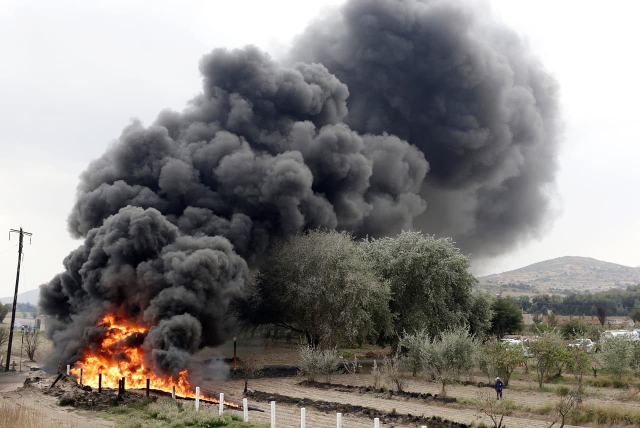 La semana pasada se registró otro incidente similar en Puebla, donde presuntos ladrones de combustible asesinaron a cuatro soldados en dos incidentes separados. En ellos también murieron seis delincuentes. (Reuters)