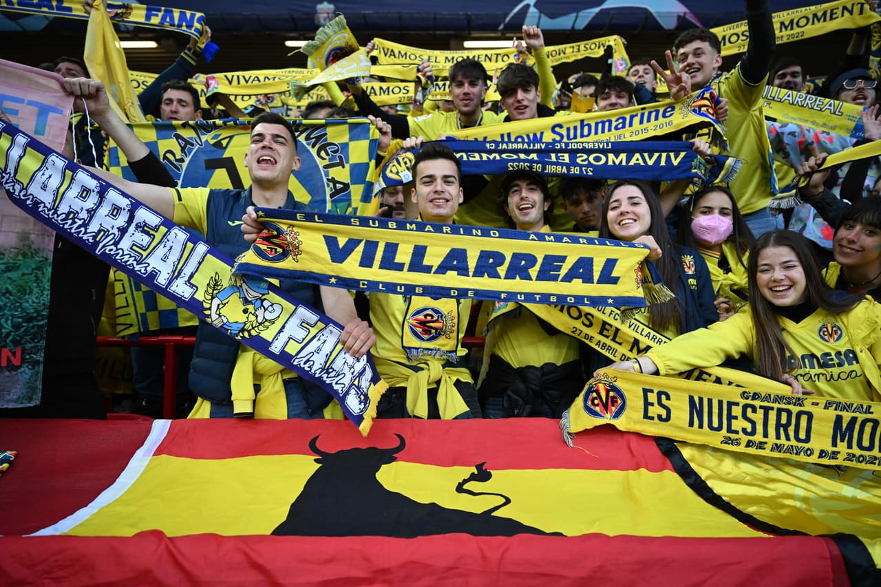 Aficionados del Villarreal hicieron un viaje y también apoyaron al conjunto español.
<br>