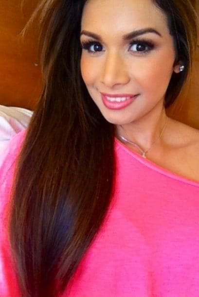 A través de las famosas fotos 'selfies' es como nuestra reina mantiene una estrecha relación con sus seguidores. Este tipo de fotos se han convertido en un fenómeno y no hay quién no se haya tomado una. Ahora puedes subir la tuya con el hashtag #NBLselfie para ganar un kit de belleza, los detalles aquí