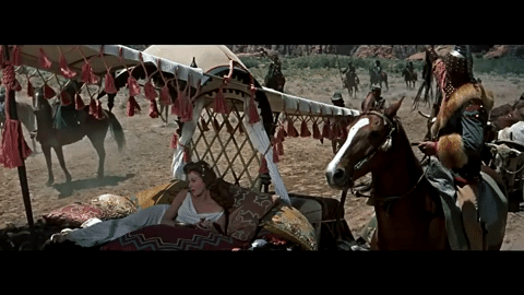 Sin embargo, de las 220 personas involucradas en el filme, 91 enfermaron de cáncer y 41 murieron por las mismas causas. Entre ellos John Wayne, quien falleció en 1979 a consecuencia de cáncer de pulmón.