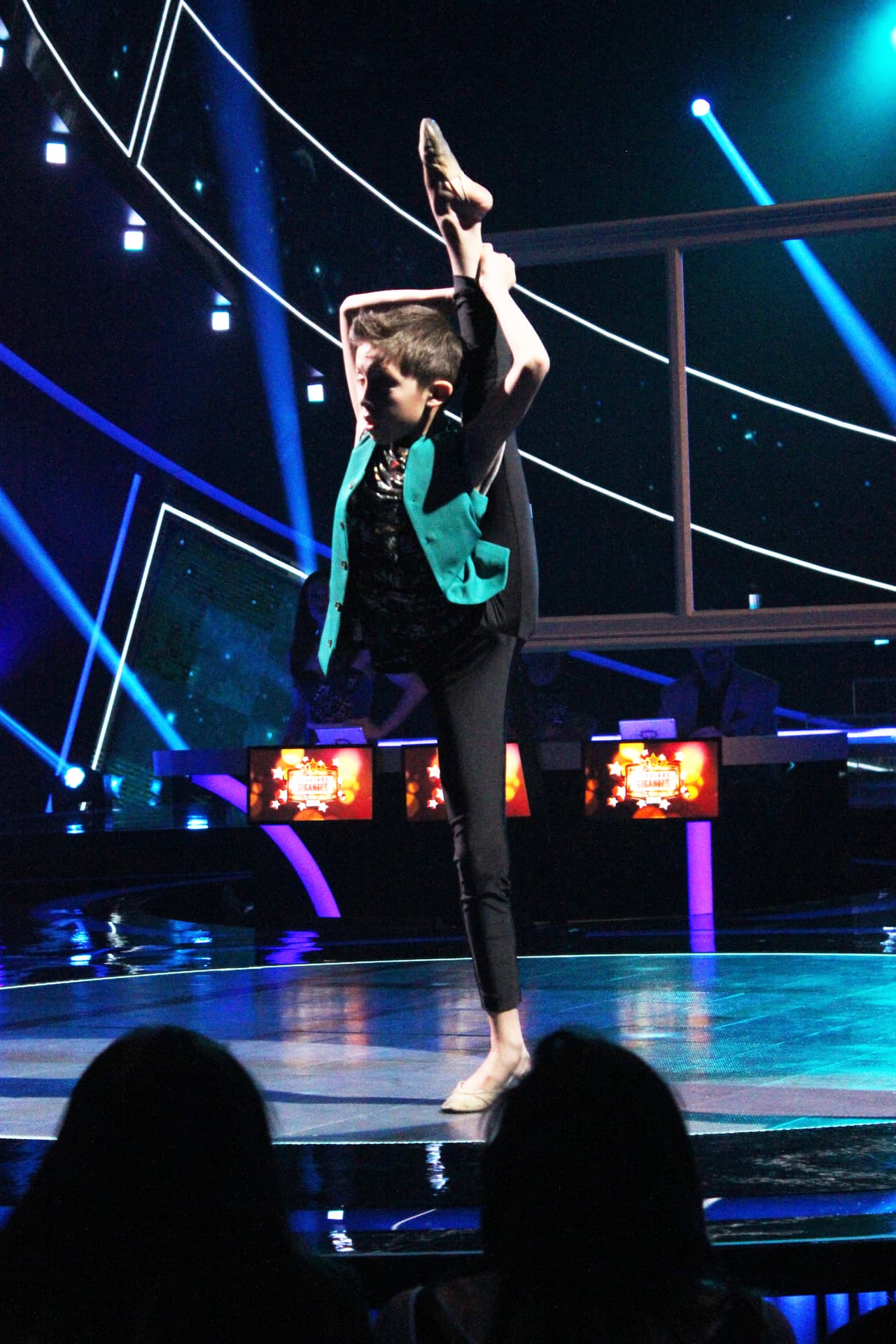 Patricio el bailarín de ballet que sorprendio y enamoró a todos con su adagio, no deja de sorprendernos con su dualidad y capacidad.