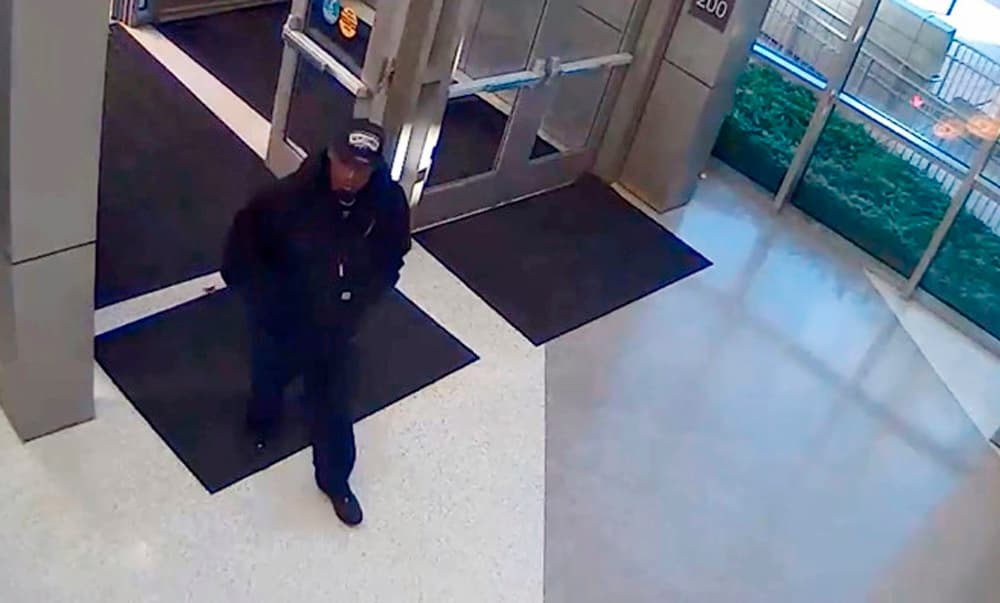 El hombre que se sospecha asesinó al policía Benjamin Marconi este domingo en San Antonio, Texas. La policía dijo que arrestó a Otis Tyrone McCain, quien cree perpetró el ataque.