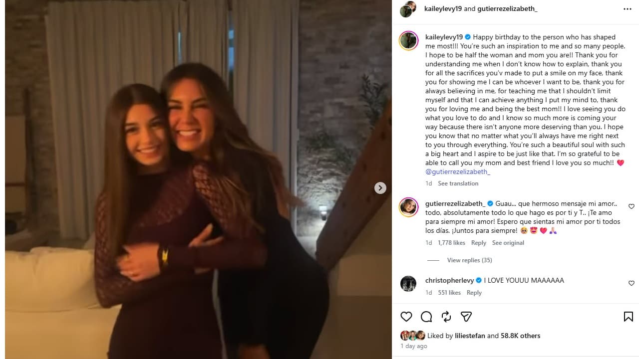 Kailey Levy felicita a su madre, Elizabeth Gutiérrez.
