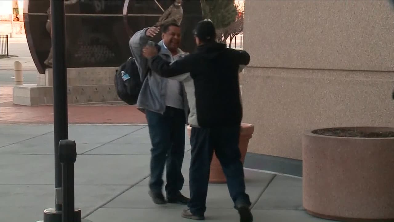 Estuvo 23 años en prisión por un crimen que no cometió y ahora regresa a trabajar a las Grandes Ligas