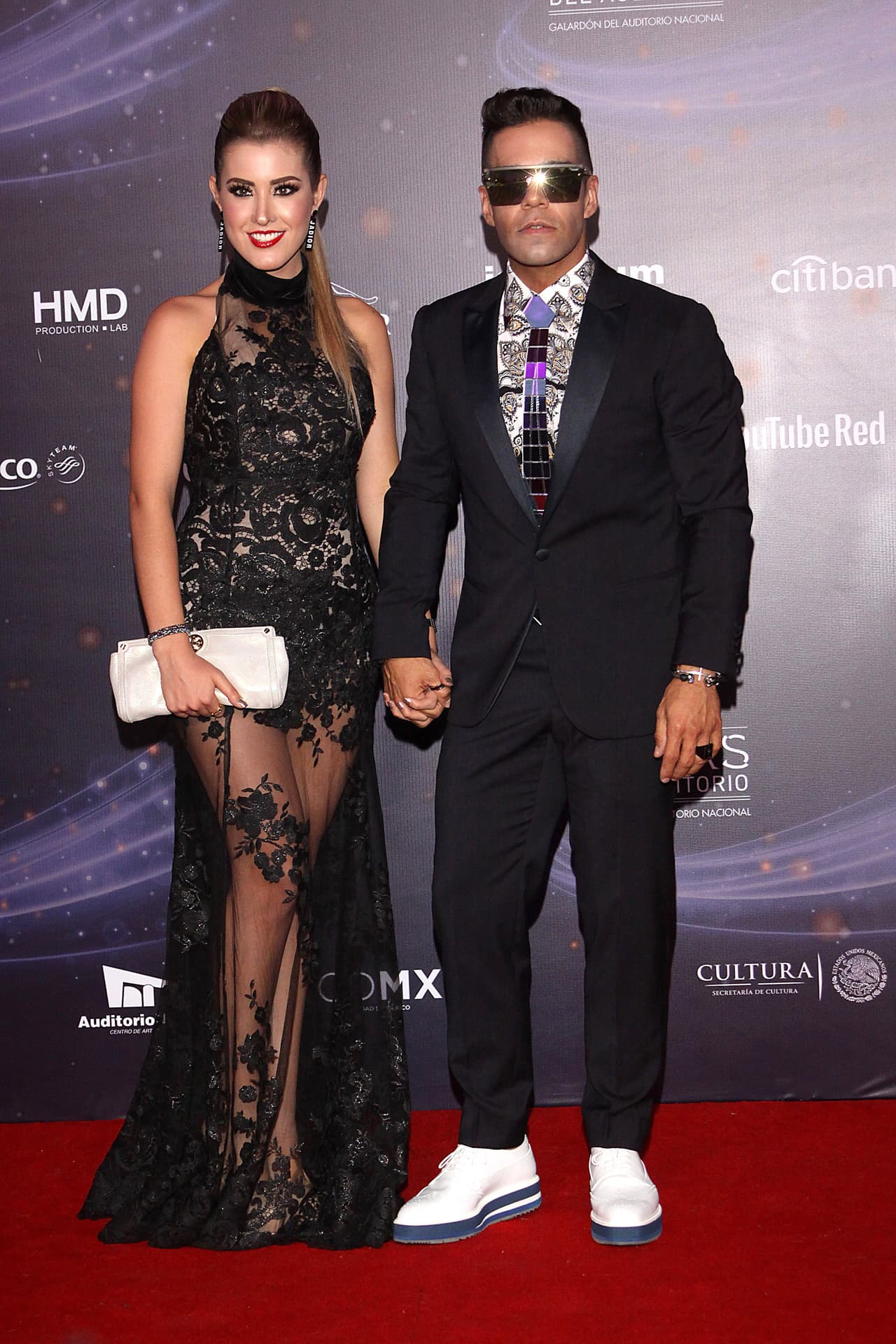 El grupero, que también desarrolla una carrera como solista, mencionó que es muy probable que la boda se realice en la Ciudad de México.