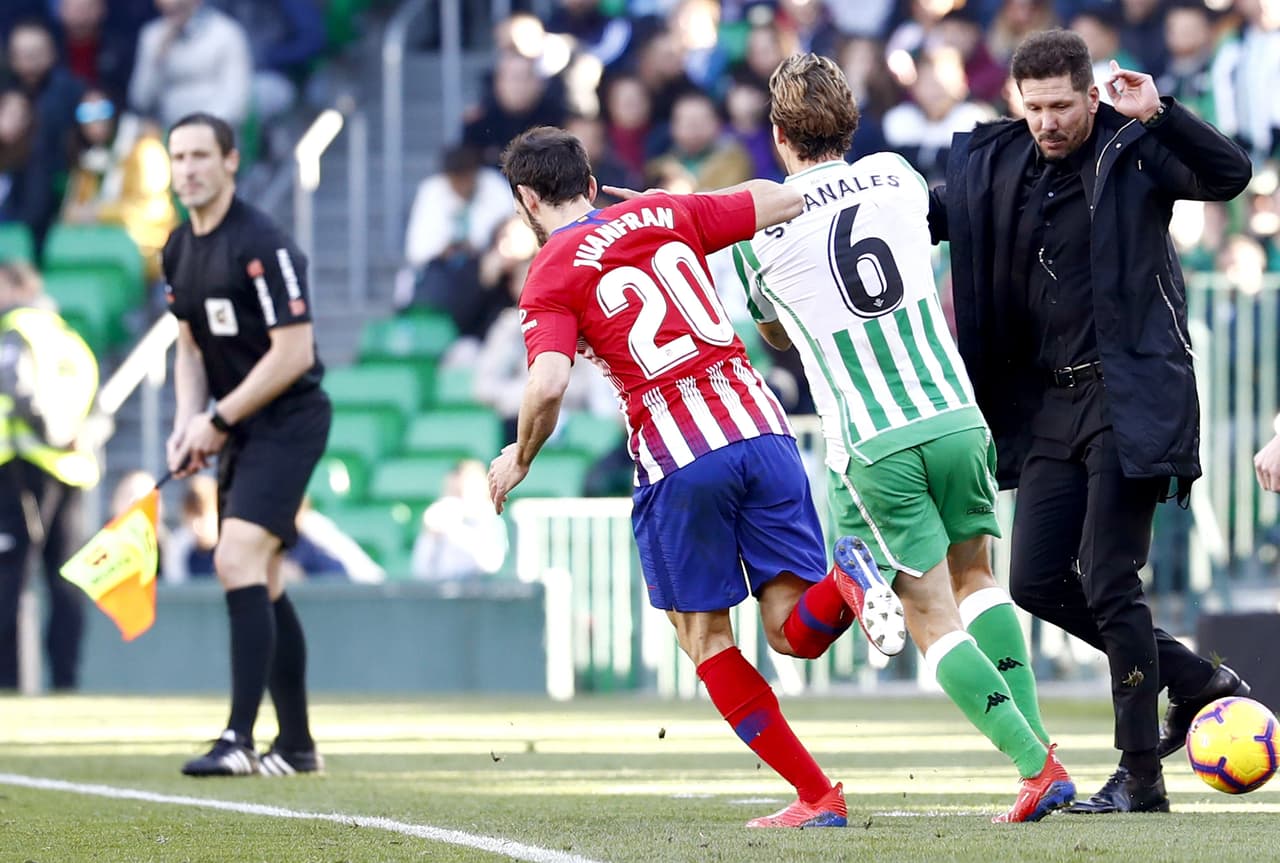 Sin embargo, ninguno de los dos equipos pudo marcar ninguna diferencia en el primer tiempo y se fueron con el marcador igualado.