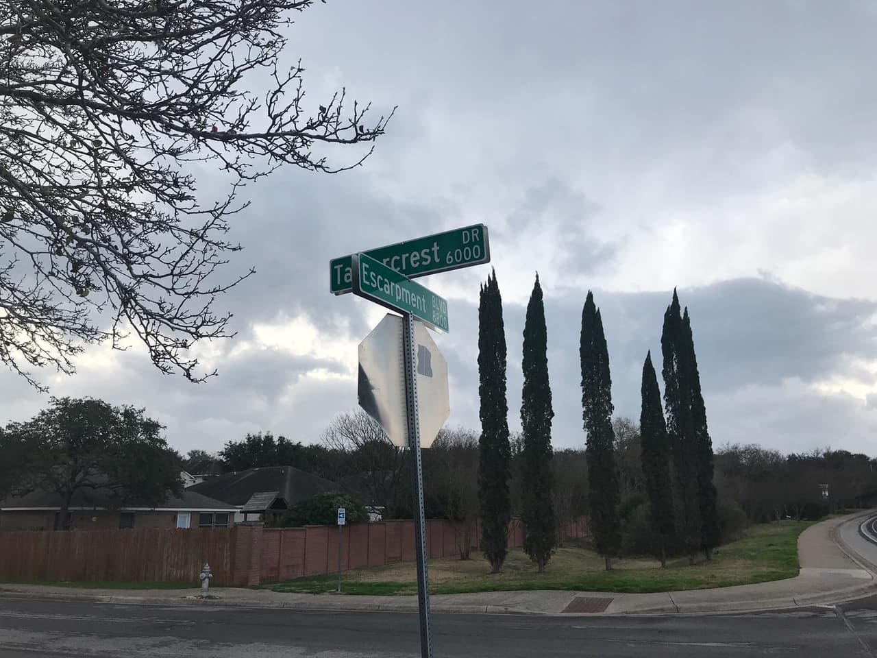 Buscan a hombre que intentó secuestrar a una mujer en el suroeste de Austin