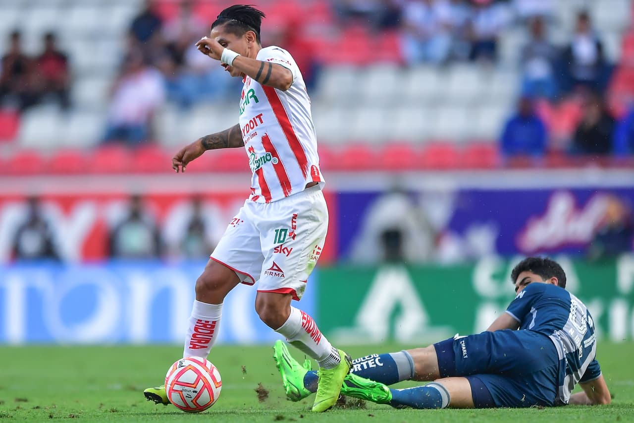 Necaxa toma rumbo en el Apertura 2022 y ahora le pegó a un Pachuca que ya suma tres partidos sin ganar en una descarga eléctrica que le vale para tres puntos muy importantes en el torneo gracias a los goles de Garnica y Giménez.