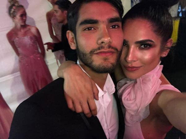 En una ocasión compartió pasarela con su hermana Alejandra, pues desfilaron para el diseñador Michael Costello, uno de los favoritos de la exreina de belleza.
<br>
