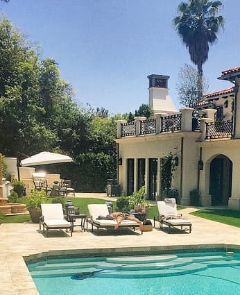 Mientras Sofía Vergara se lanzó directo a la piscina este fin de semana de Memorial Day.