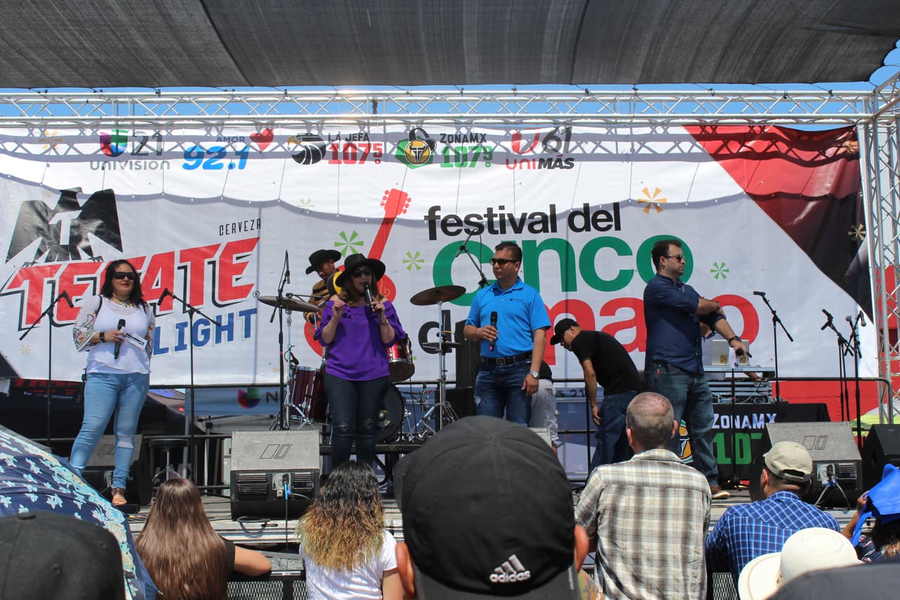 Música, comida, familia, diversión y un clima bellísimo fueron los ingredientes que hicieron del Festival del Cinco de Mayo en Fresno un éxito en un lugar nuevo ya que el centro de la ciudad está bajo construcción.,�/�
