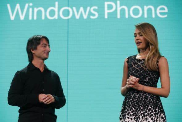 Ballmer no ofreció detalles sobre precios ni del primer día de venta de este dispositivo, que en EEUU estará sólo disponible a través de AT&T.