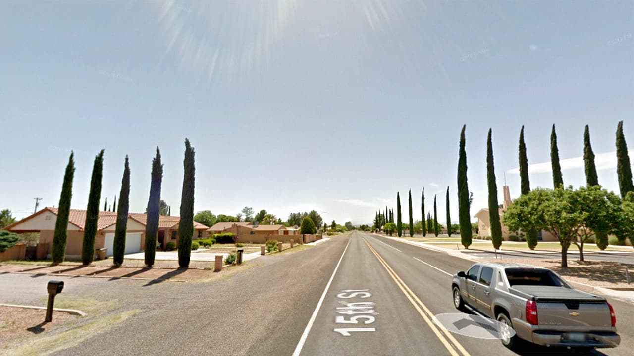 <b>Puesto 20. Douglas, Arizona.</b> Tiene 16,453 residentes que enfrentan una tasa de desempleo de 12,3% y una tasa de pobreza es de 29,3%, más del doble de la media nacional (14.1%). Esta lista está basada en un estudio del portal de estadísticas Wall St. 24/7, que analizó y los datos de las ciudades en tres categorías: 
<b>economía, calidad de vida y comunidad.</b> En Douglas una casa vale en promedio 94,500 dólares, menos de la mitad de la media nacional (204,900), una de las variables que describen el desempeño económico de las localidades.