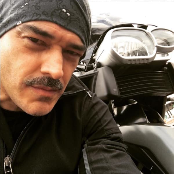 Juan Ángel, actor mexicano de 44 años tiene una gran pasión por las motocicletas y también será parte del elenco.