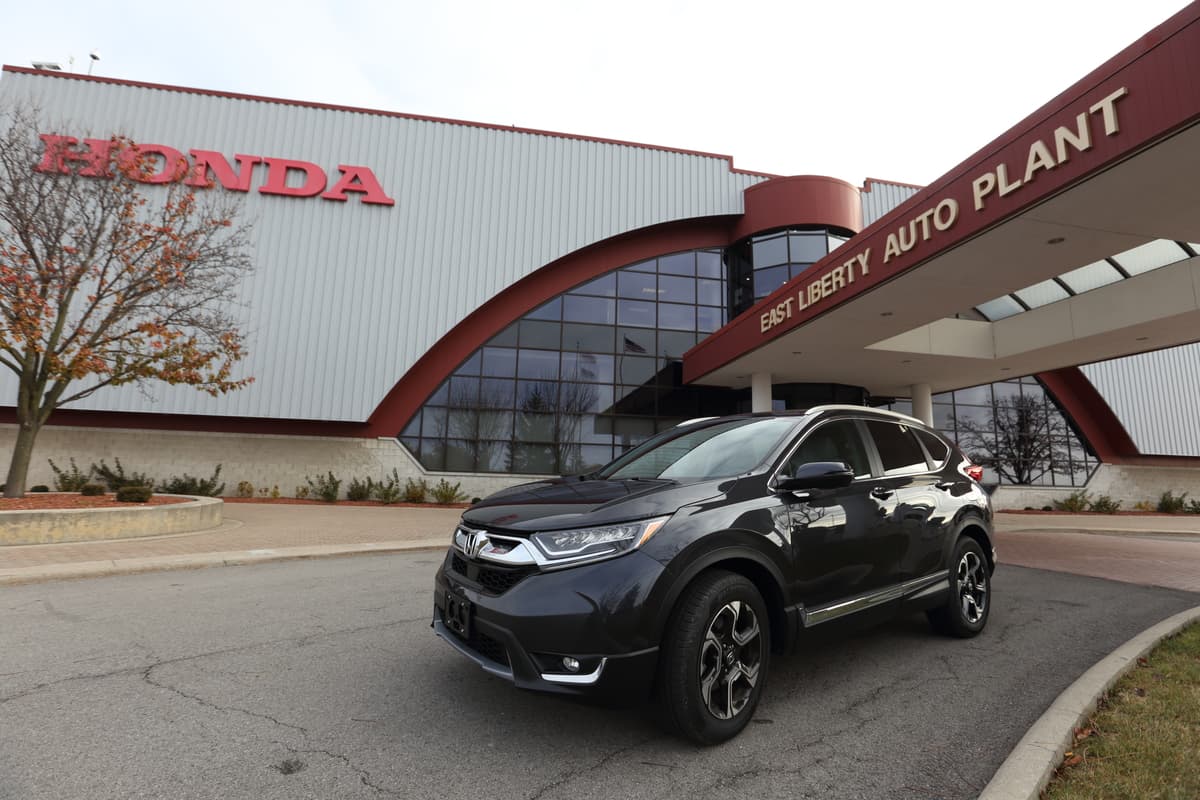 <b>Honda of America Manufacturing East Liberty</b>
<br>Ubicada en: East Liberty, Ohio.
<br>Inició operaciones en: 1989.
<br>Productos: 
<b><a href="http://www.univision.com/noticias/a-bordo/honda-cr-v-2017-prueba-a-bordo-completa-video" target="_blank">Honda CR-V</a></b>, 
<b>Acura RDX</b>.
<br>Capacidad anual: 240,000 vehículos.
<br>Empleos: > 2,300.
