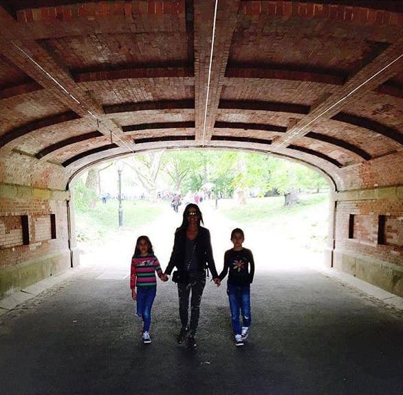 Karla Martínez: "Con mis amores! #centralpark #NewYork". (Mayo 14, 2016)