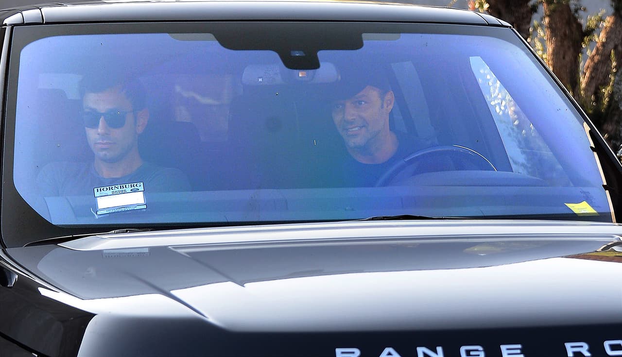 Ricky se puso al volante.