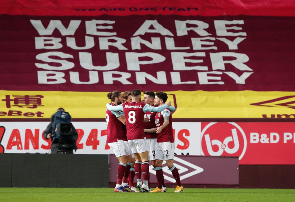 Burnley y Everton igualaron a un gol en el Turf Moor. Robbie Brady (3’) adelantó a los locales y Dominic Calvert-Lewin (45+3’) emparejó para el cuadro de Ancelotti. James Rodríguez jugó los 90’ del juego.