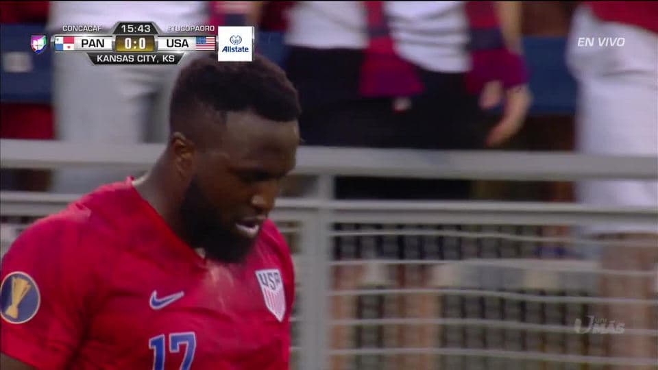 Tiro desviado de Jozy Altidore