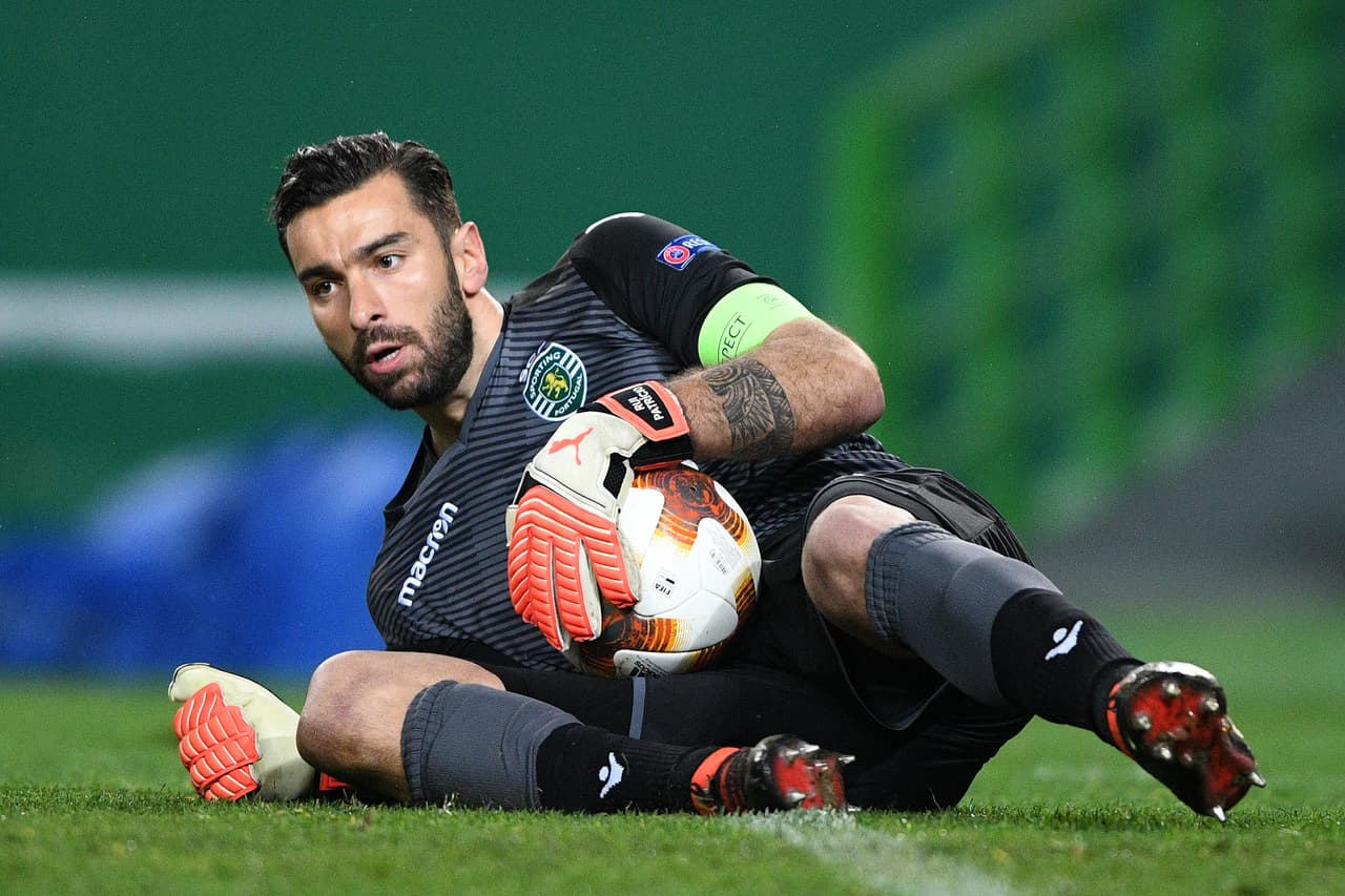 El portero del Sporting RuI Patricio también podría salir pronto del equipo. Napoli lo tendría entre sus opciones para reemplazar a Pepe Reina.