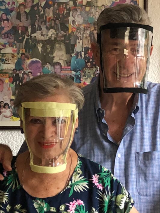 También compartió el sentir de su madre doña Carmen de León: "Mi mami obviamente lo está esperando y lo extraña muchísimo, evidentemente todos". 
<br>