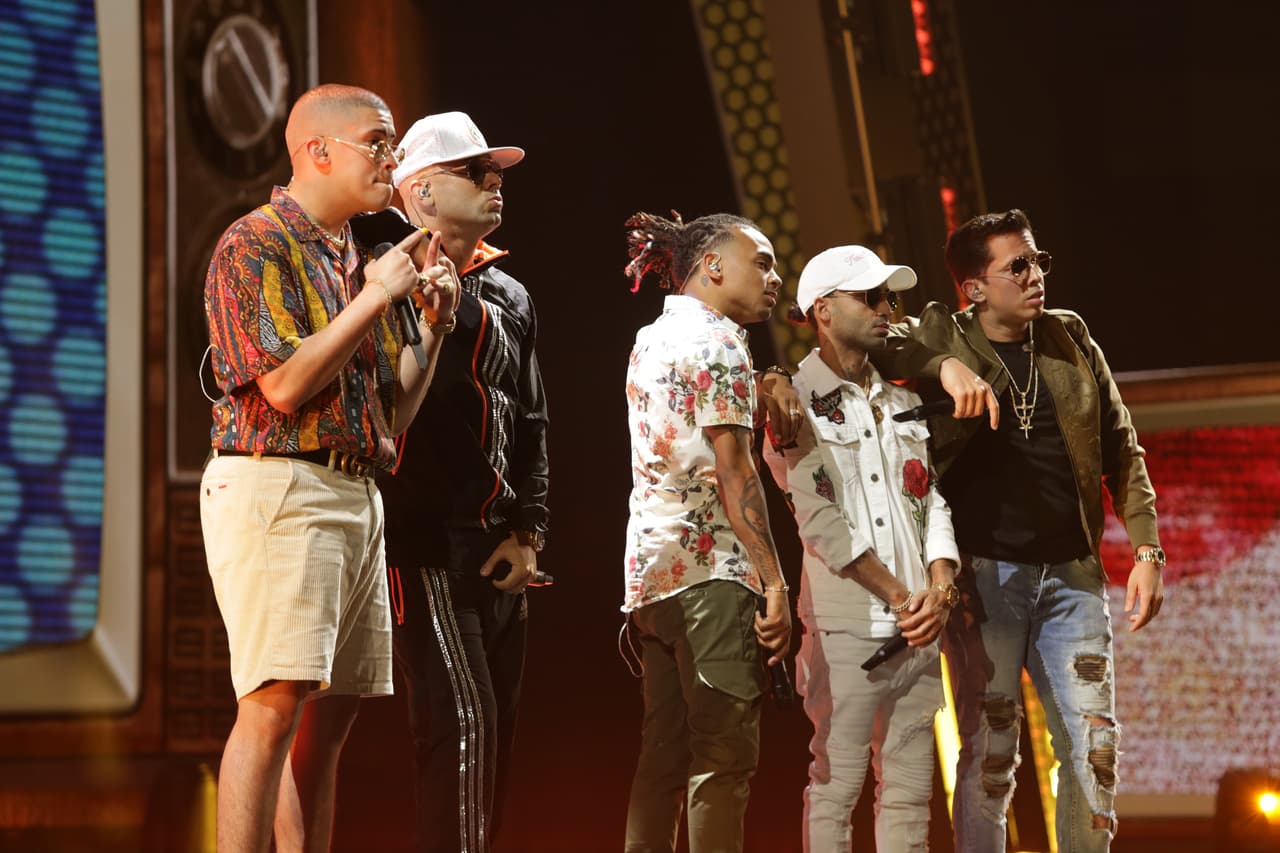 Hermandad y compañerismo es lo que nos mostraron estos talentosos líderes del reggaeton previo a la noche de Premios Juventud.
