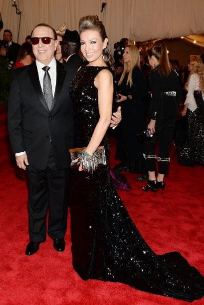 Pero a la actriz y cantante siempre le han gustado los mayorcitos, lo sabemos por su larga relación con su representante Alfredo Díaz Ordaz, a quien conoció antes que a Tommy y que también le llevaba al menos una décadas y unos añitos más.