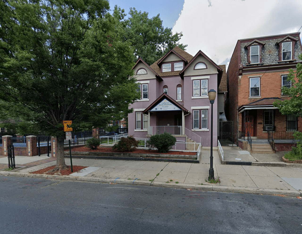 <h3 class="cms-H3-H3">Touch New Jersey Food Alliance</h3>
<br>
<b>Horario:</b> Los horarios varían.
<br>
<b>Dirección:</b> 539 State St, Camden, NJ 08102
<br>
<b>Teléfono: </b>(856) 803-3030